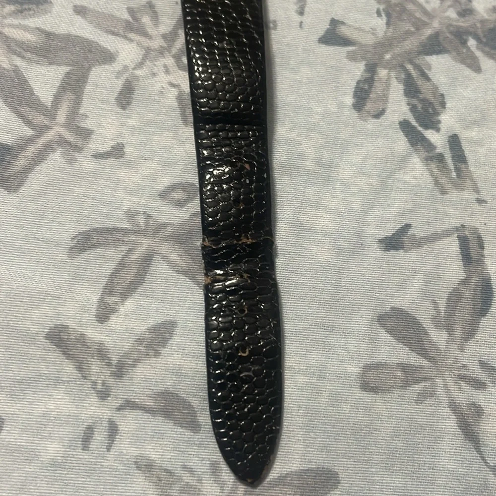 Gucci Black and Gold Watch - Picture 2 of 4